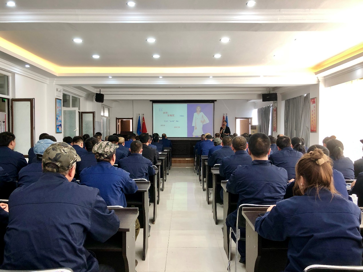 提升企業(yè)軟實力，鑫豐集團系列培訓從商務接待與職場禮儀開篇